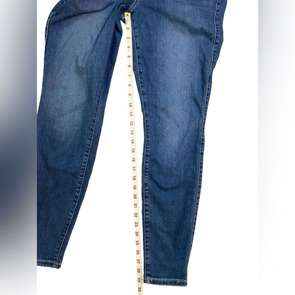 Torrid Medium Wash Mid Rise Jegging Size 14 Tall - Picture 2 of 7